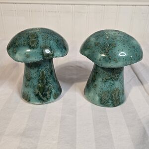 Vintage 1970s Large Arnels Ceramic Drip Glaze Mushroom Salt and Pepper Shakers